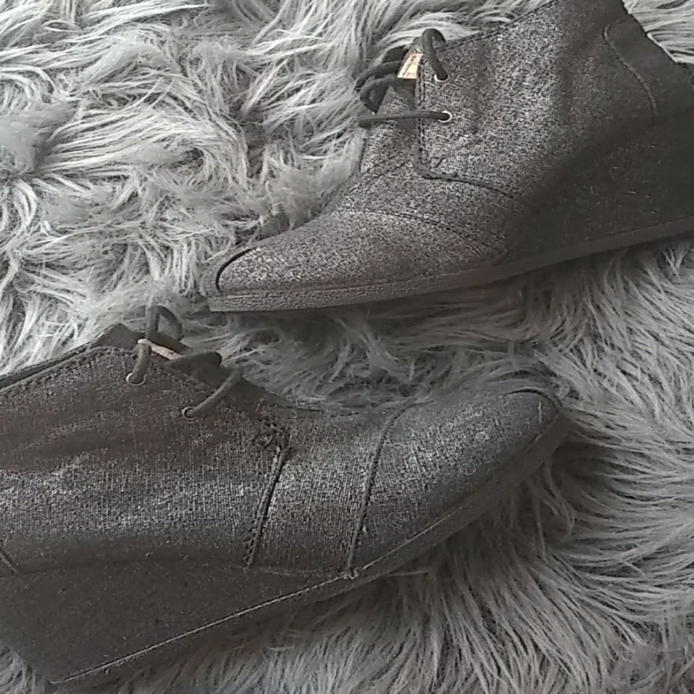 Toms shoes desert booties wedge black metallic 6
